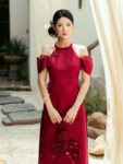 Cho Thuê Áo Dài Nữ Đỏ Cổ Yếm Thêu Hoa Zamy