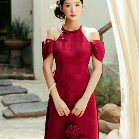 Cho Thuê Áo Dài Nữ Đỏ Cổ Yếm Thêu Hoa Zamy