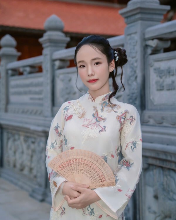 Cho Thuê Áo Dài Nữ Trắng Voan Tơ 4 Tà Thêu Sen