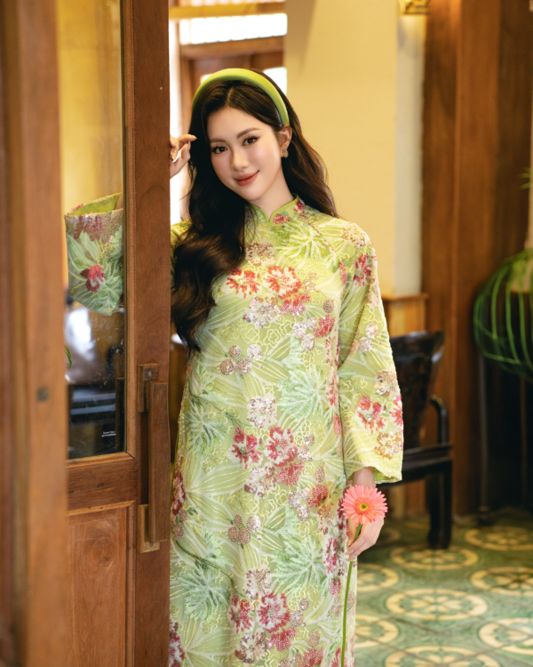 Cho Thuê Áo Dài Xanh Lá Cổ Trụ Kim Sa Đính Hoa