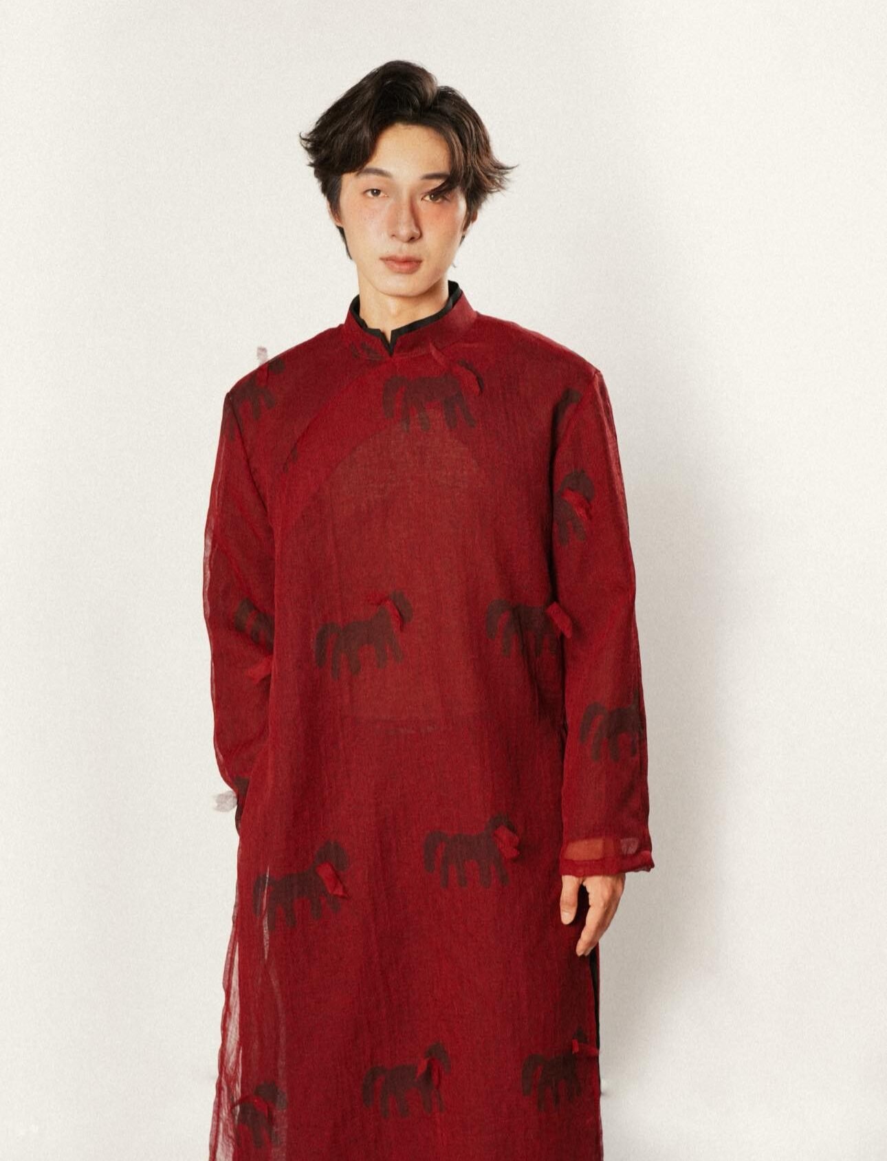 Cho Thuê Áo Dài Nam Đỏ Du Mã Tơ Mùng Magnus
