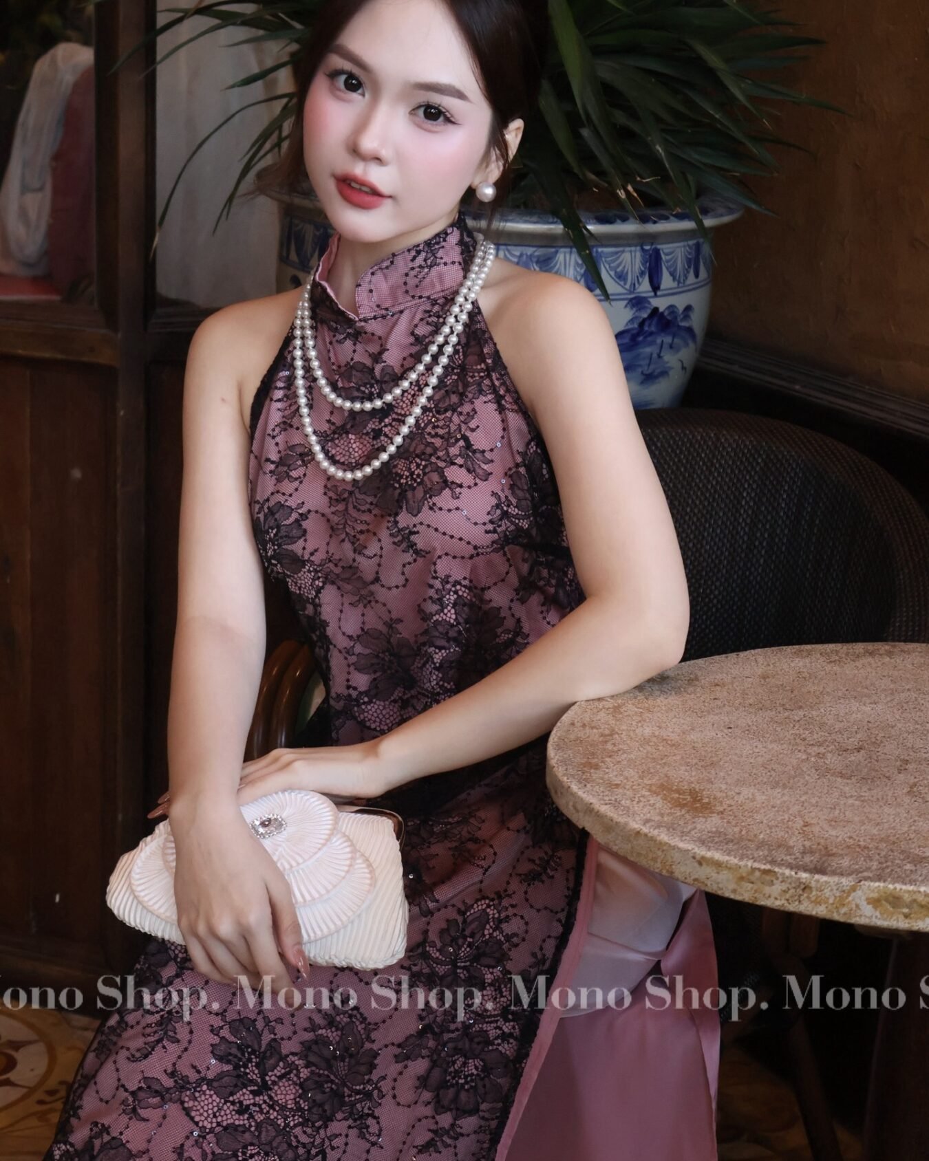 Cho Thuê  Áo Yếm Hồng Phối Ren 2 Tà