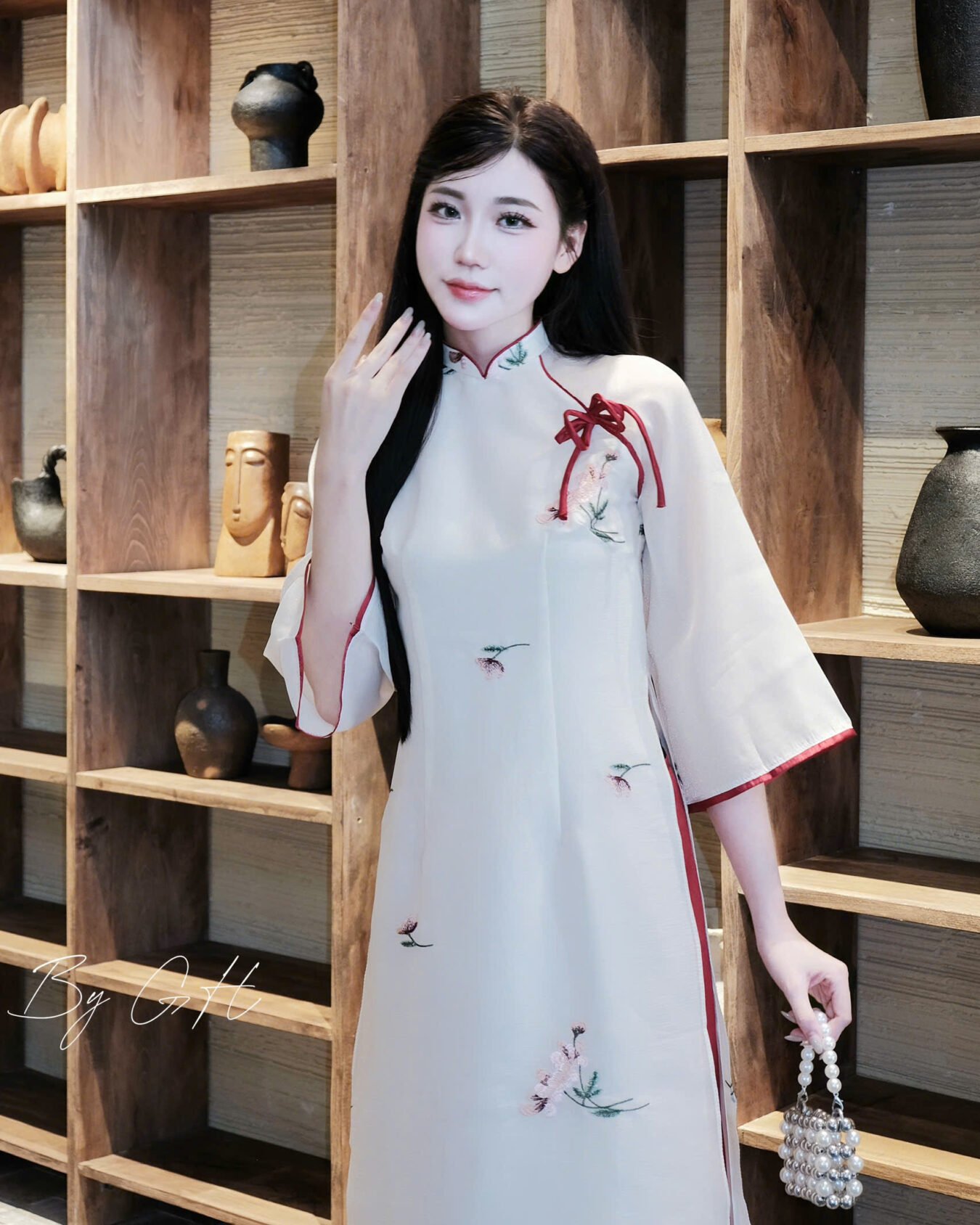 Cho Thuê Áo Dài Nữ Trắng Thêu Hoa Mai Chi