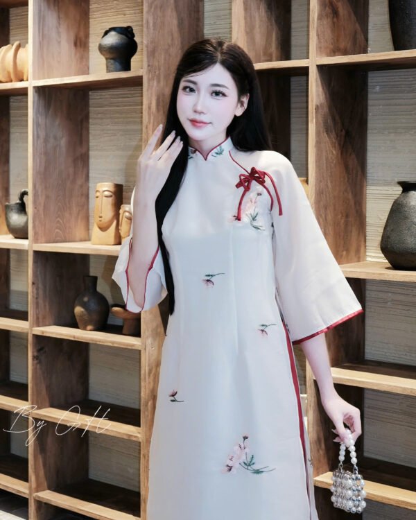 Cho Thuê Áo Dài Nữ Trắng Thêu Hoa Mai Chi