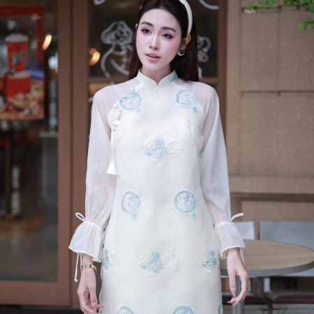 Cho Thuê Áo Dài Nữ Trắng Thêu Hoa Xanh Tay Bồng