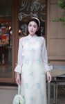 Cho Thuê Áo Dài Nữ Trắng Thêu Hoa Xanh Tay Bồng