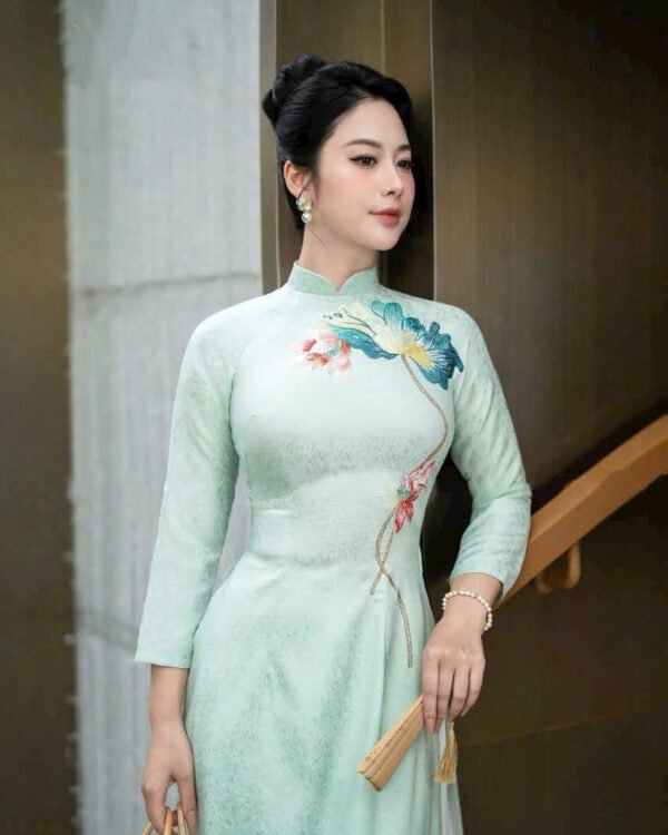 Cho Thuê Áo Dài Nữ Xanh Thêu Hoa Sen