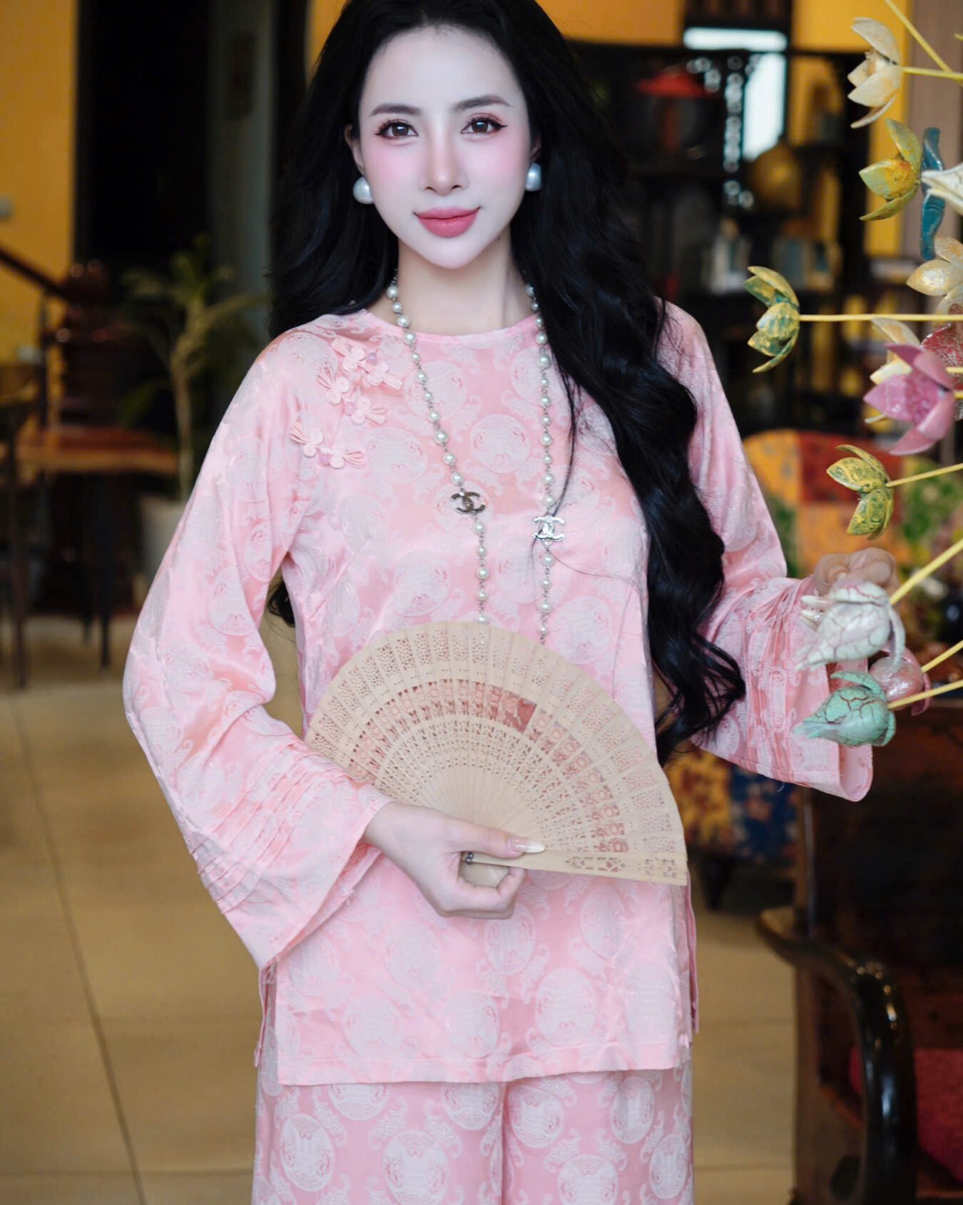 Cho Thuê Pháp Phục Hồng Gấm Đồng Tiền