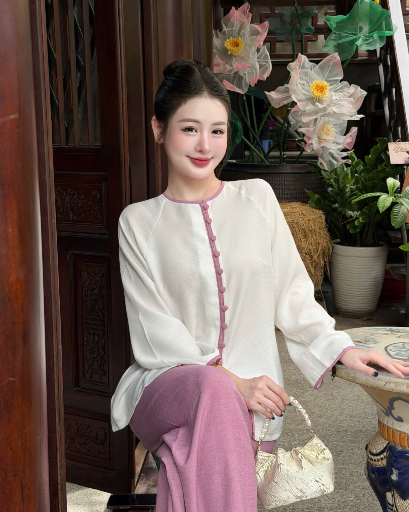 Cho Thuê Set Pháp Phục Trắng Viền Hồng