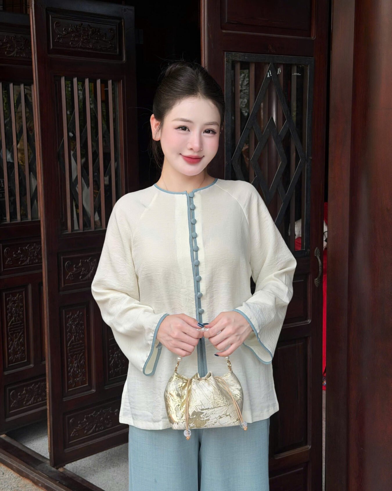 Cho Thuê Set Pháp Phục Trắng Viền Xanh