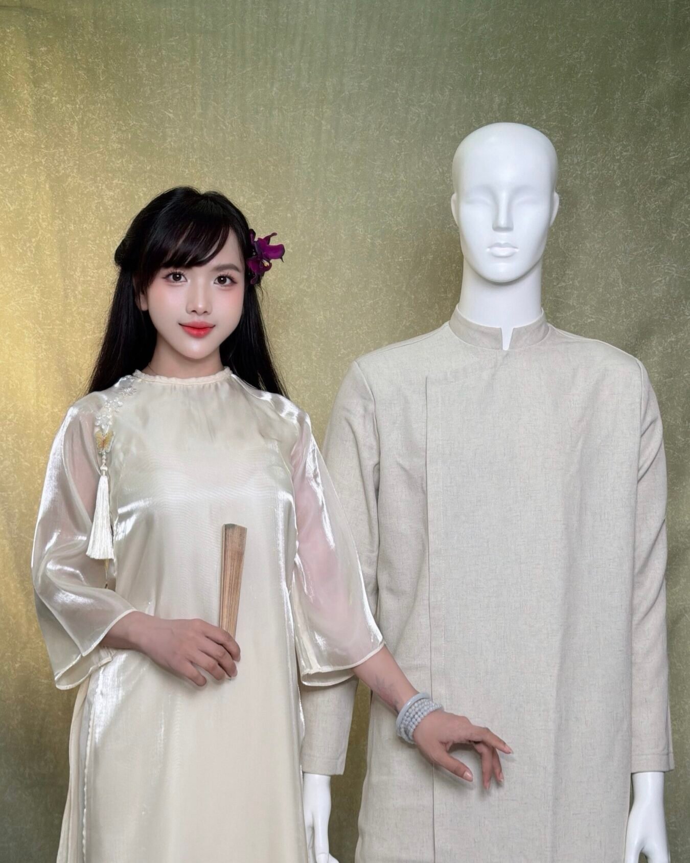 Cho Thuê Áo Dài Bưng Quả Nữ Kem Viền Cổ 3 Nút Hoa