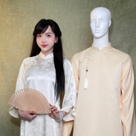 Cho Thuê Áo Dài Bưng Quả Nữ Kem Cổ Trụ Tâm Giao 3 Nút Tàu