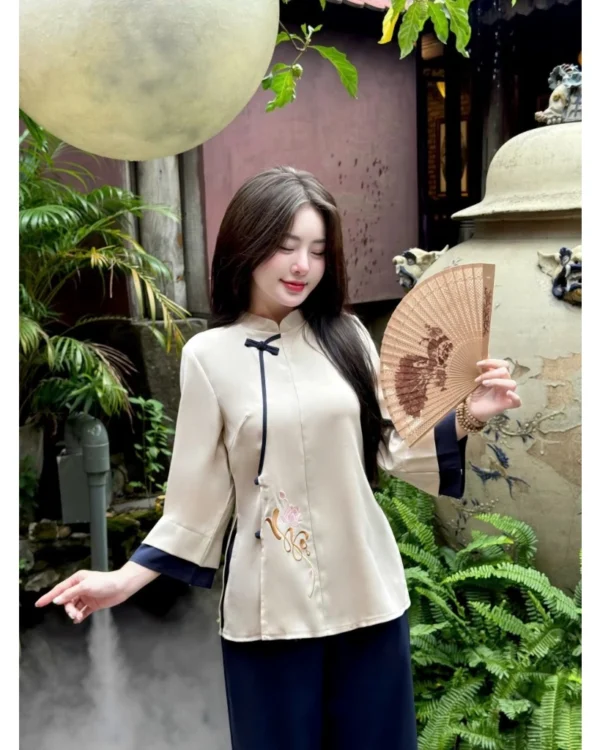 Cho Thuê Set Pháp Phục Kem Viền Xanh Thêu Ngộ