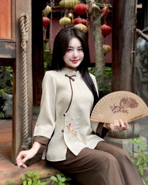 Cho Thuê Set Pháp Phục Kem Viền Nâu Thêu Ngộ