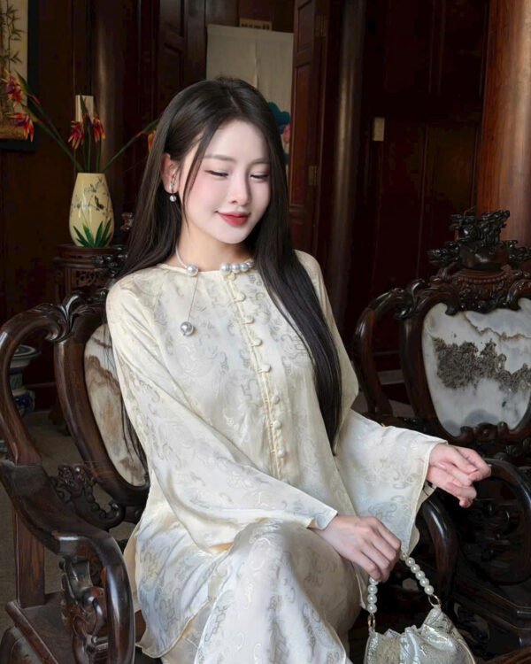 Cho Thuê Set Pháp Phục Gấm Kem Đồng Tiền