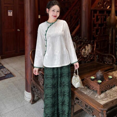 Cho Thuê Set Pháp Phục Trắng Viền Xanh Đồng Tiền