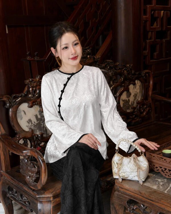 Cho Thuê Set Pháp Phục Trắng Viền Đen Đồng Tiền