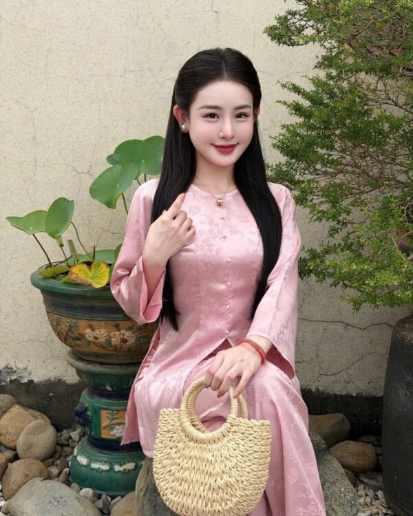 Cho Thuê Pháp Phục Nữ Hồng Tâm Giao