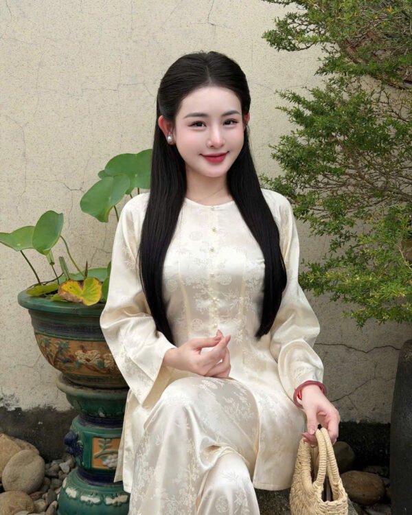 Cho Thuê Pháp Phục Nữ Kem Tâm Giao
