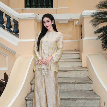 Cho Thuê Pháp Phục Nữ Vàng Kem Đồng Tiền Nút Giữa