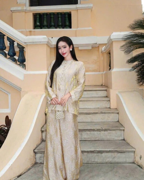 Cho Thuê Pháp Phục Nữ Vàng Kem Đồng Tiền Nút Giữa