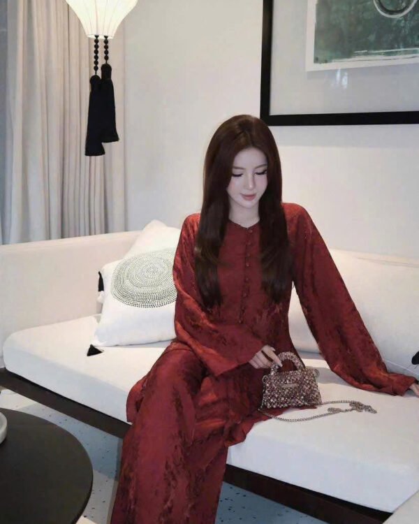 Cho Thuê Pháp Phục Nữ Đỏ Đồng Tiền Nút Giữa