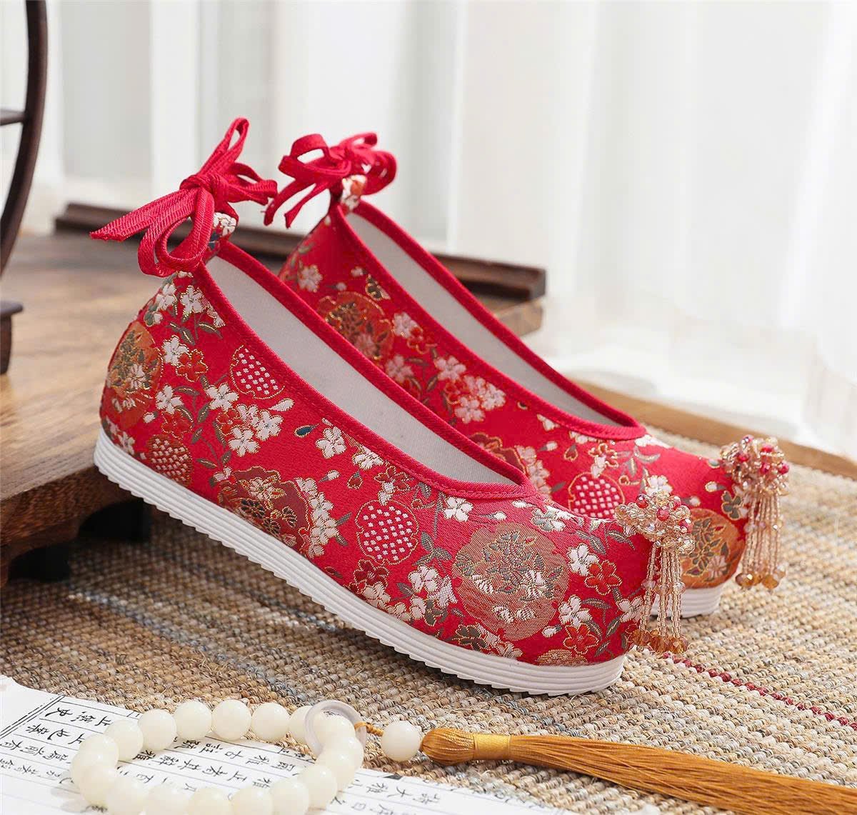 Cho Thuê Giày Hán Phục Đỏ Hoa Nhí Đính Hoa Pha Lê