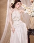 Cho Thuê Yếm Trắng Cổ Trụ Khoét Ngực Đính Hoa