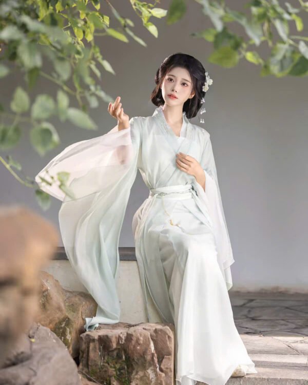Cho Thuê Hán Phục Nữ Trắng Xanh Cổ Hoạ Tiết
