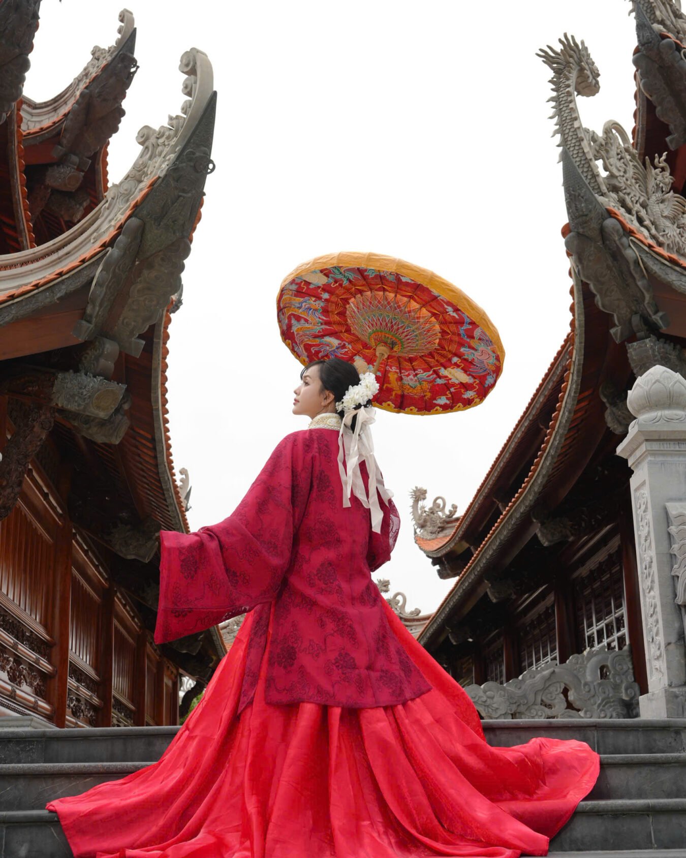 Cho Thuê Nhật Bình Nữ Đỏ Thêu Mây Cổ Trắng