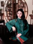 Cho Thuê Áo Dài Nữ Xanh Lá Cổ Trụ Gấm Thọ Dơi 4 Tà