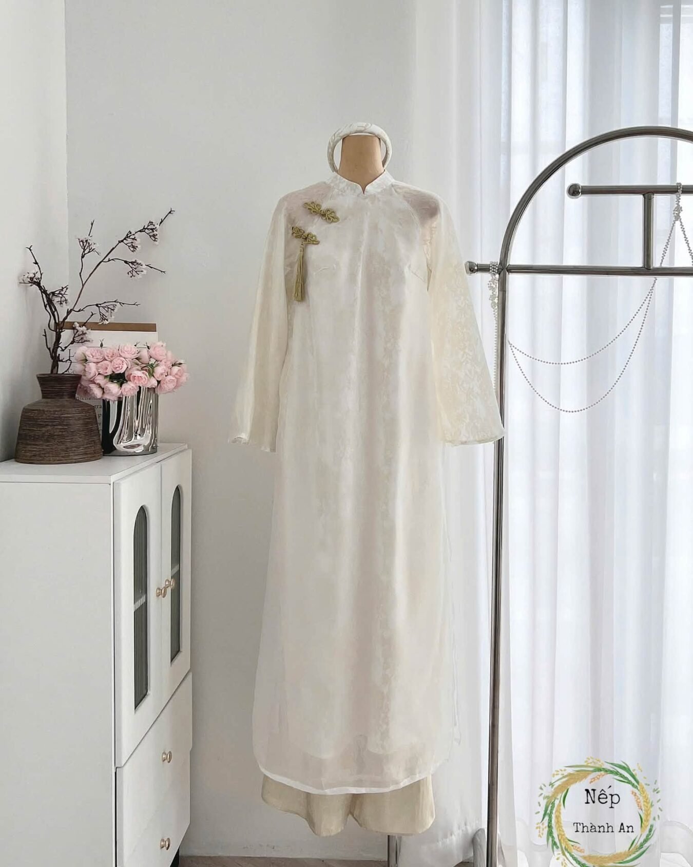 Cho Thuê Áo Dài Nữ Trắng Lưới 2 Khảm Xanh