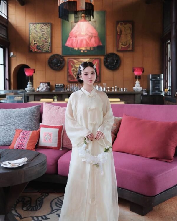 Cho Thuê Áo Dài Nữ Kem Voan Nút Xoè