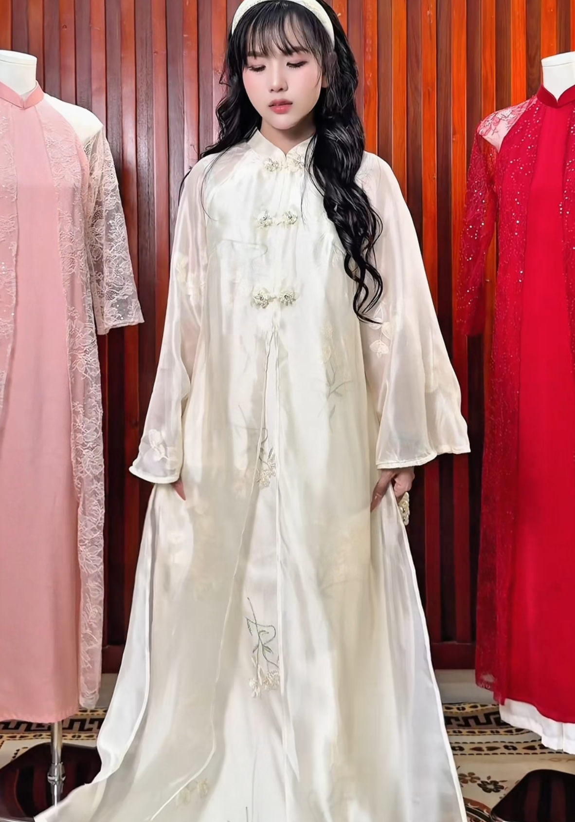 Cho Thuê Áo Dài Nữ Kem Voan Nút Xoè