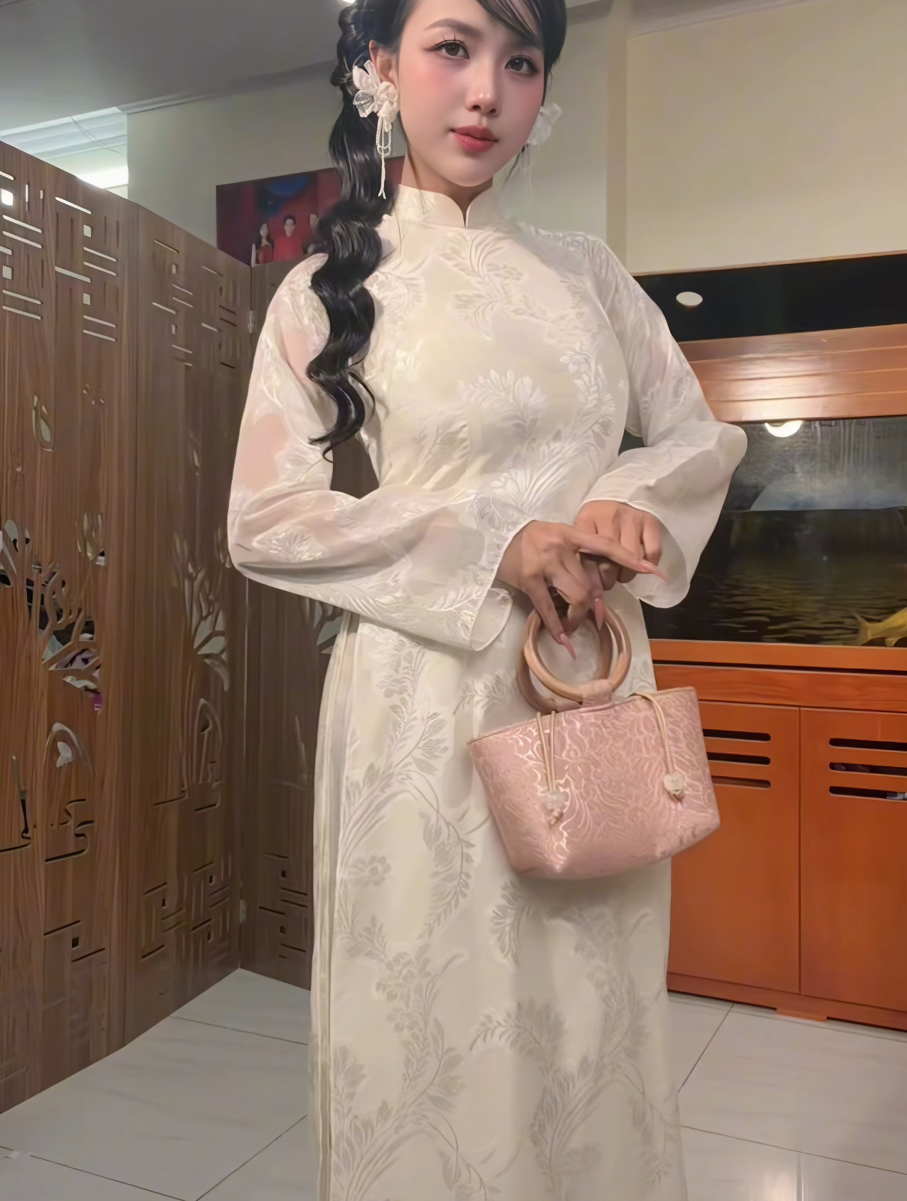 Cho Thuê Áo Dài Nữ Ôm Trắng Cổ Trụ Hoạ Tiết Lá