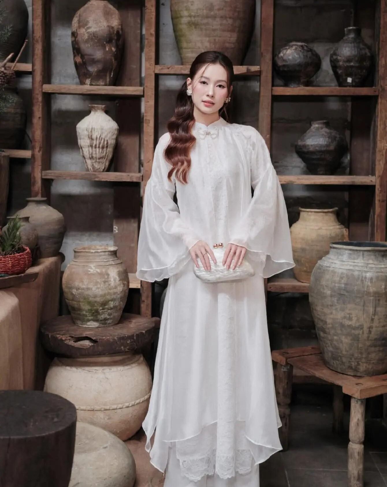 Cho Thuê Áo Dài Nữ Dao Phụng Ren Trắng Lana