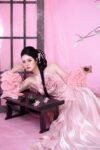 Cho Thuê Yếm Hồng Đính Hoa To 2 Tay Bồng