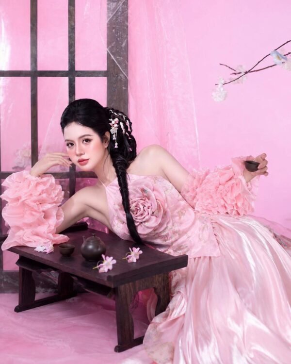 Cho Thuê Yếm Hồng Đính Hoa To 2 Tay Bồng