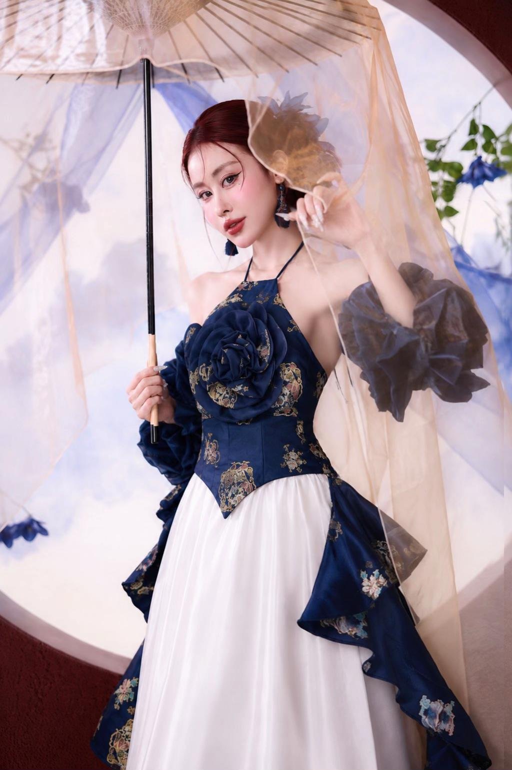 Cho Thuê Yếm Xanh Đậm Đính Hoa To 2 Tay Bồng