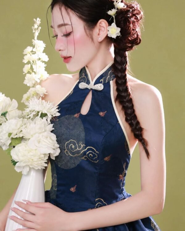 Cho Thuê Yếm Xanh Cổ Khoét Đính Nơ