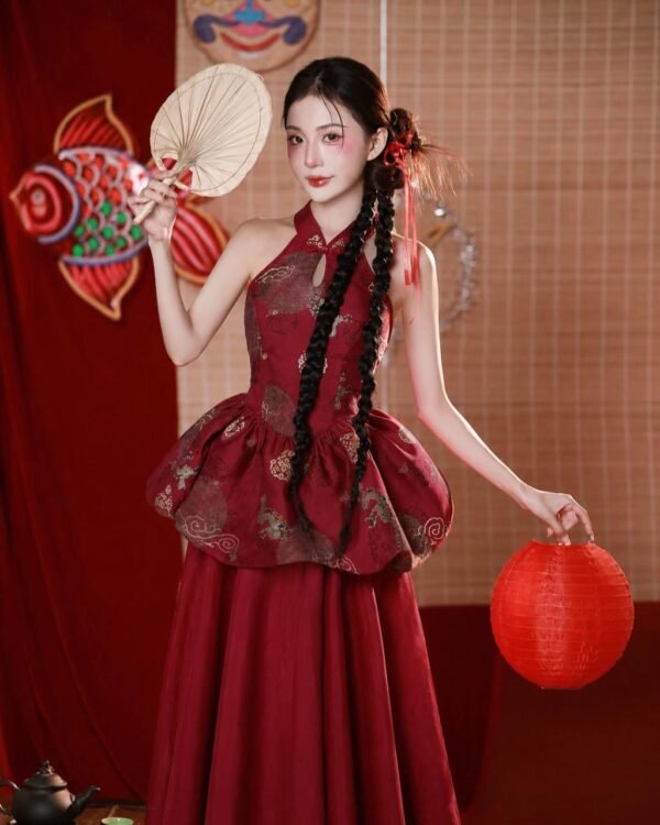 Cho Thuê Yếm Đỏ Cổ Khoét Đính Nơ