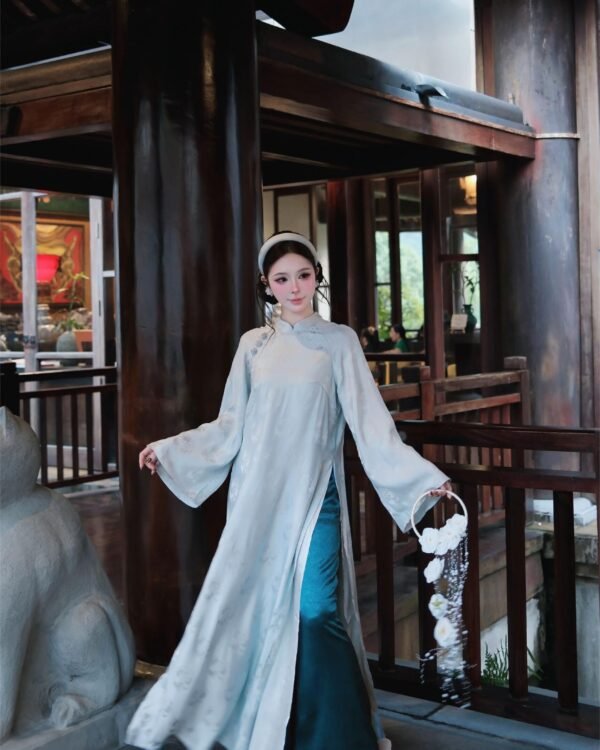 Cho Thuê Áo Dài Nữ Xanh Ngọc Cổ Trụ Gấm 3 Nút Hoa
