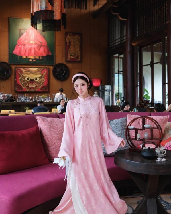 Cho Thuê Áo Dài Nữ Hồng Cổ Trụ Gấm 3 Nút Hoa