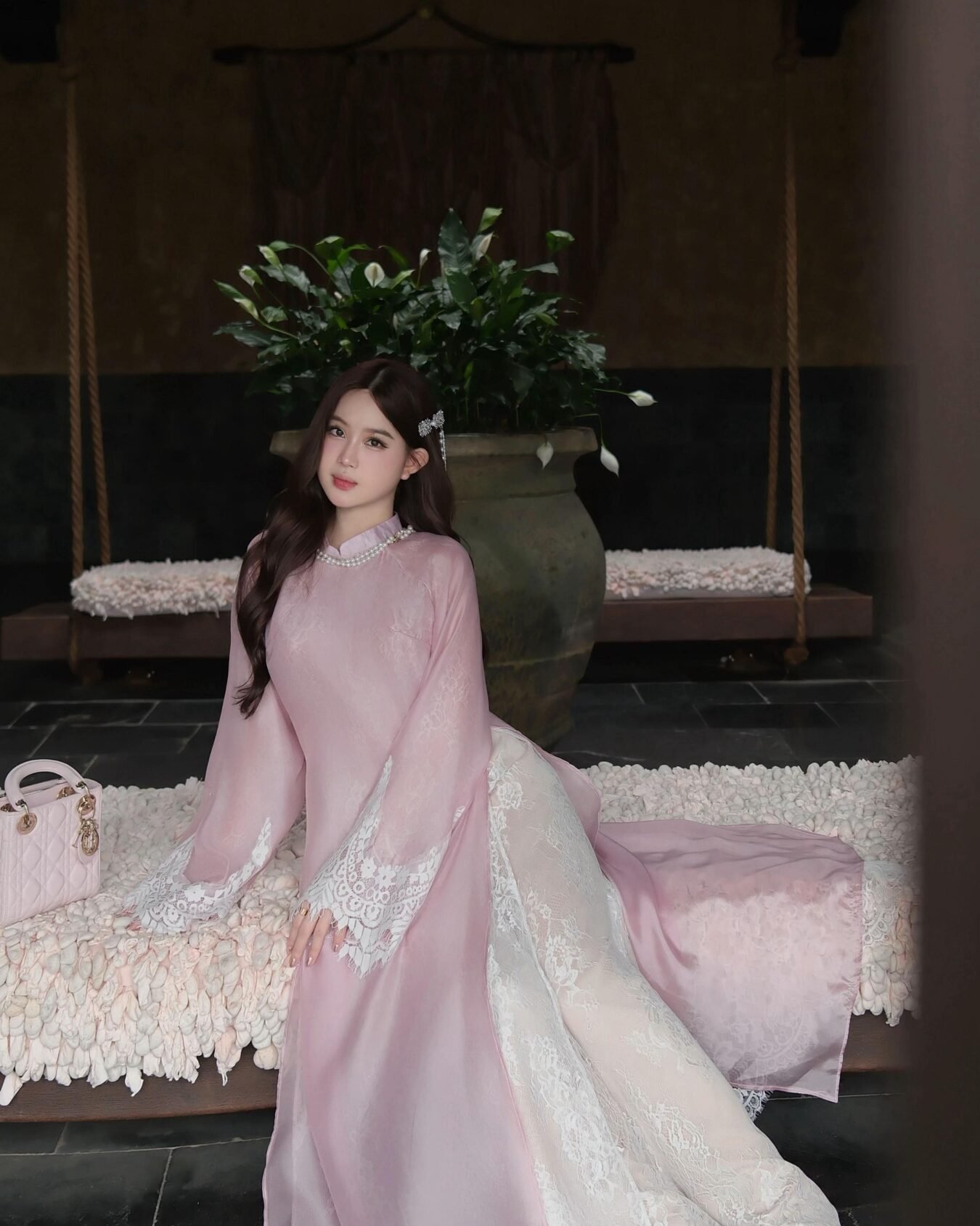 Cho Thuê Áo Dài Nữ Hồng Pastel Cổ Trụ Tay Ren