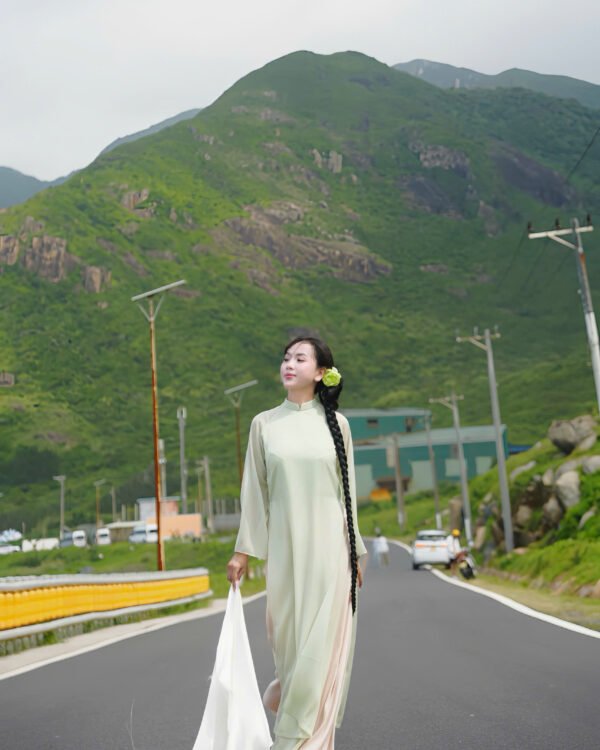 Cho Thuê Áo Dài Nữ Xanh Lá Cổ Trụ Tay Tơ