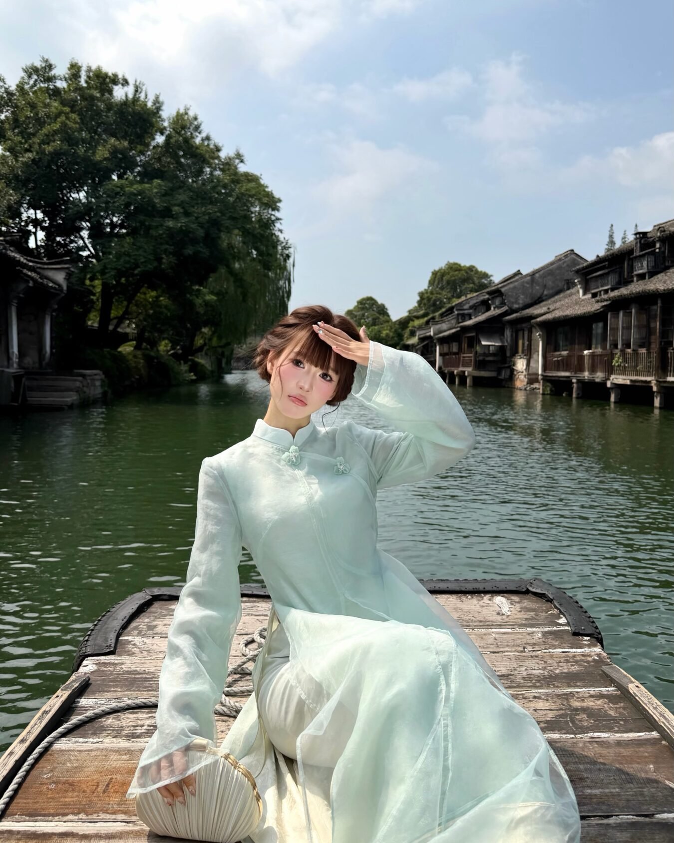 Cho Thuê Áo Dài Nữ Xanh Da Trời Cổ Trụ Voan 2 Nút Hoa