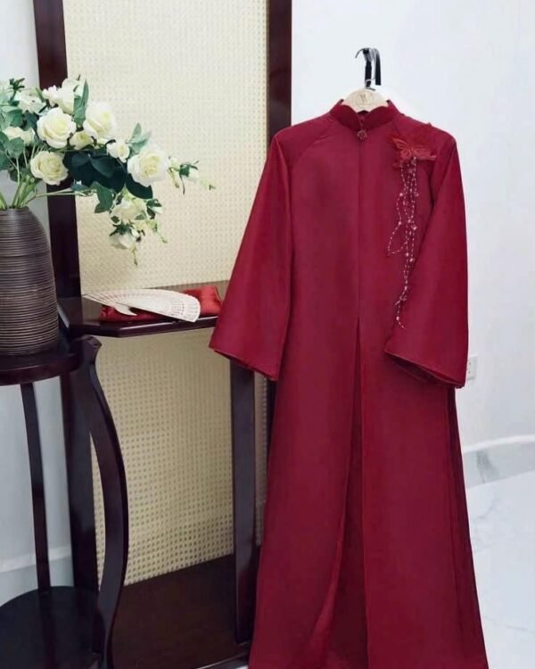 Cho Thuê Áo Dài Nữ Đỏ Cổ Trụ Xẻ Tà Đính Bướm